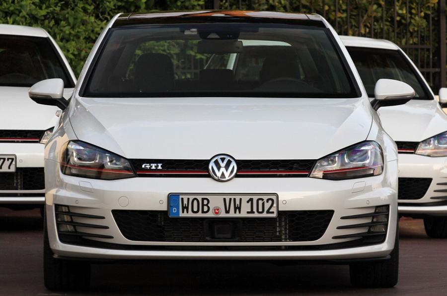  Volkswagen Golf GTi 5-Door 2015 года  (фото 3 из 48)